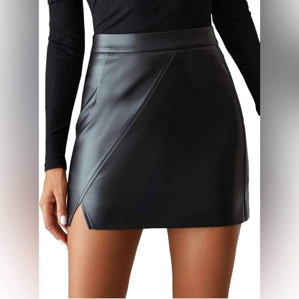 💕Joe B Stretch Asymmetrical Notch Pleather Mini Skirt